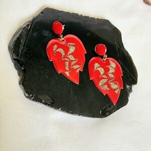 Enamel Red heart earrings with gold glitter 80’s & 90’s fashion #glamour #party